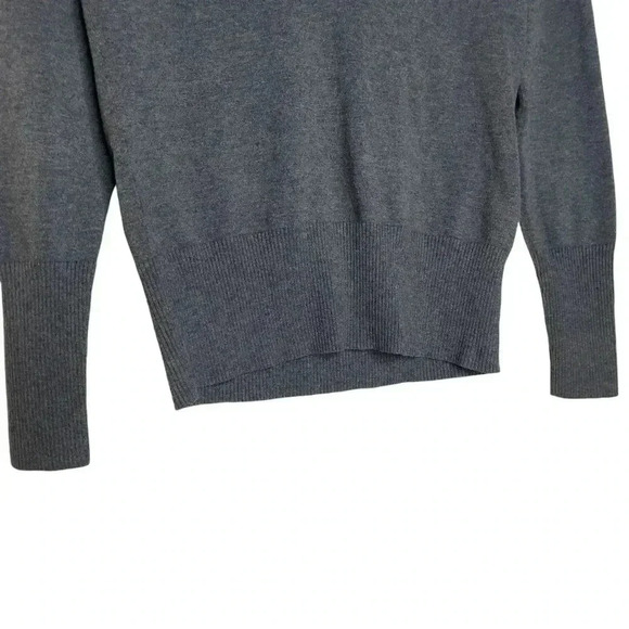 Banana Republic Luxury Blend Cashmere Silk Grey V-Neck Sweater Size Small - Picture 2 of 6